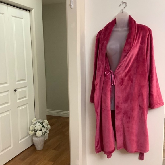 Beautiful Supersoft Plush Robe S/M 34-36 bust LIKE HEW - Picture 6 of 7